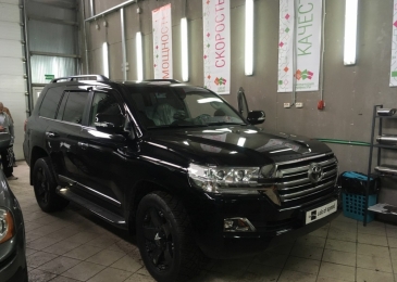 Toyota Land Cruiser Land Cruiser 200 4.5d 243hp AT 2015 года выпуска